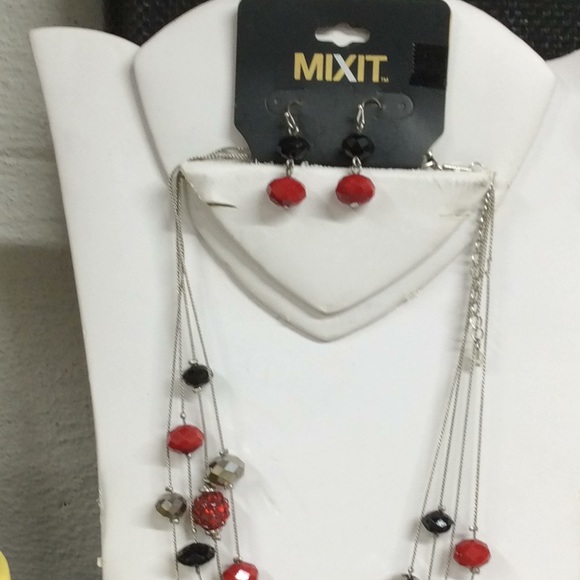 NWT Red Black silver necklace with earrings - Picture 2 of 6